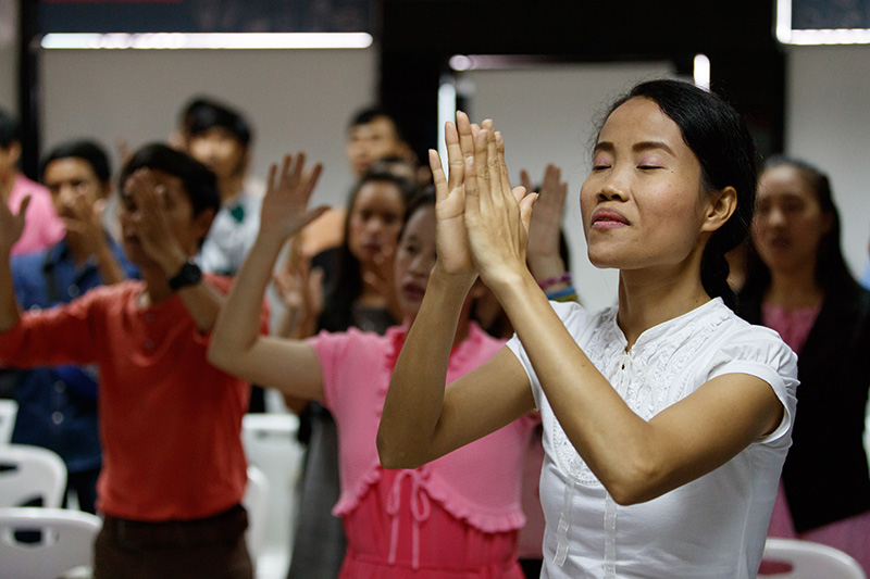 Woman signing worship.